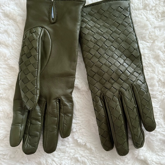 Woven Nappa Leather Cashmere Lining Gloves in OliveItaly